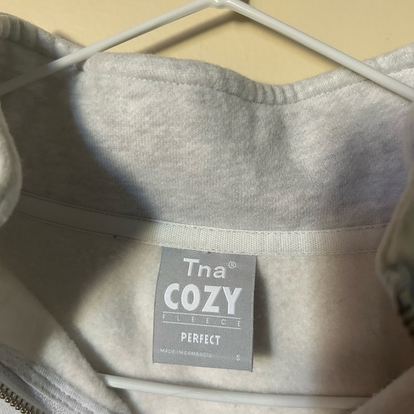 TNA Cropped Perfect Fleece Sweater - Picture 2 of 2